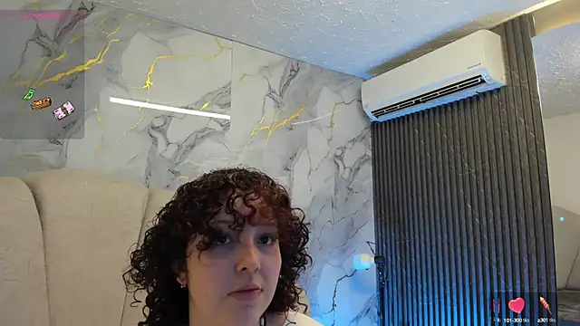 Snapshot of Katemoss70 chatting on 03.08.25 Katemoss70 online show from 03.08.25