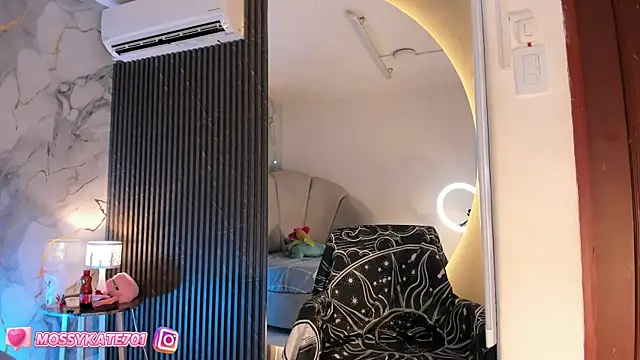 Snapshot of Katemoss70 chatting on 03.11.25 Katemoss70 online show from 03.11.25