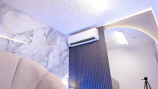 Snapshot of Katemoss70 chatting on 03.20.25 Katemoss70 online show from 03.20.25