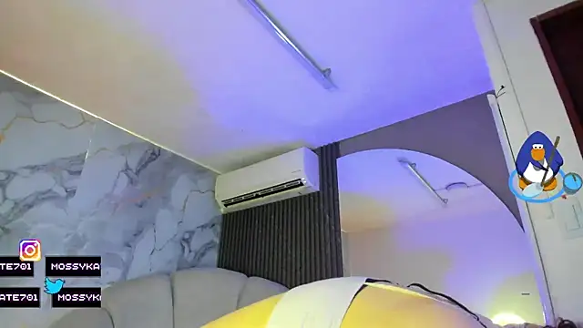 Snapshot of Katemoss70 chatting on 09.09.25 Katemoss70 online show from 09.09.25