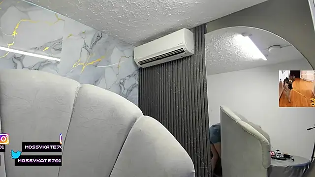 Snapshot of Katemoss70 chatting on 09.14.25 Katemoss70 online show from 09.14.25