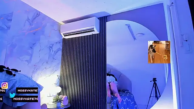 Snapshot of Katemoss70 chatting on 09.19.25 Katemoss70 online show from 09.19.25