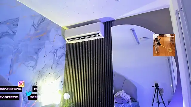 Snapshot of Katemoss70 chatting on 09.21.25 Katemoss70 online show from 09.21.25