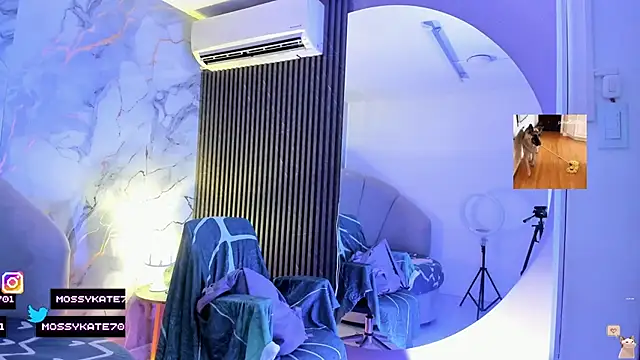 Snapshot of Katemoss70 chatting on 09.23.25 Katemoss70 online show from 09.23.25