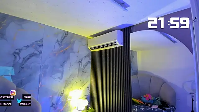 Snapshot of Katemoss70 chatting on 09.30.25 Katemoss70 online show from 09.30.25