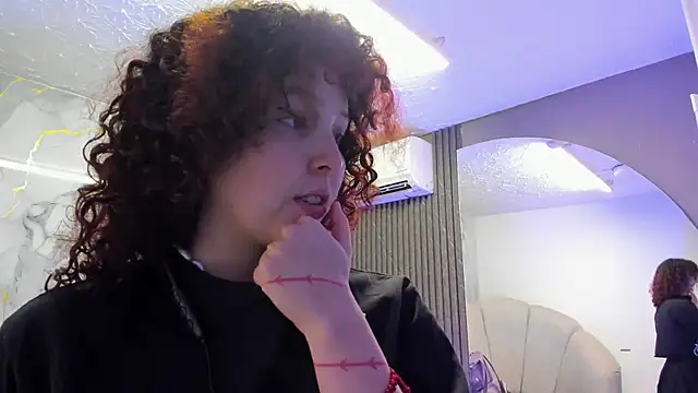 Snapshot of Katemoss70 chatting on 10.04.25 Katemoss70 online show from 10.04.25