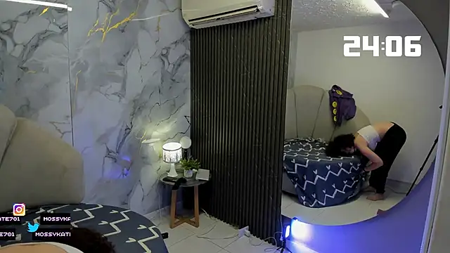 Snapshot of Katemoss70 chatting on 10.10.25 Katemoss70 online show from 10.10.25