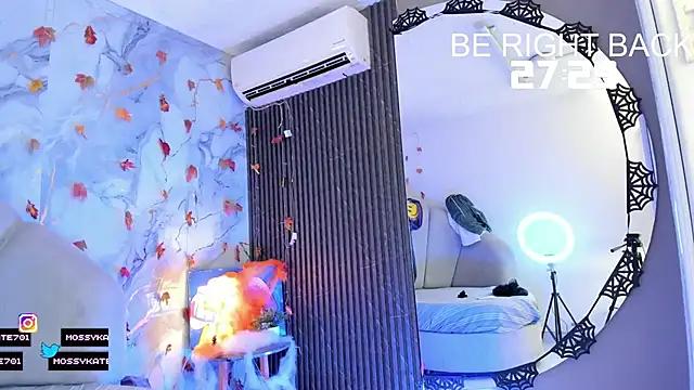 Snapshot of Katemoss70 chatting on 10.29.25 Katemoss70 online show from 10.29.25