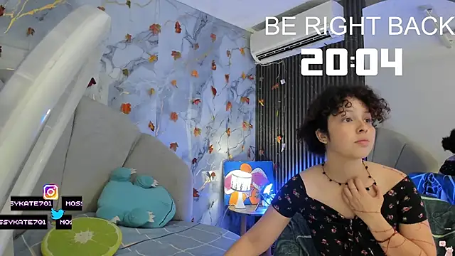 Snapshot of Katemoss70 chatting on 11.04.25 Katemoss70 online show from 11.04.25