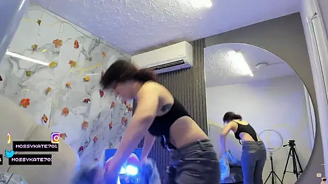 Snapshot of Katemoss70 chatting on 11.05.25 Katemoss70 online show from 11.05.25