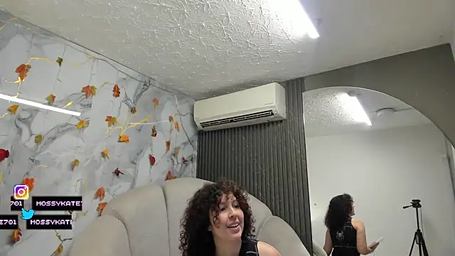 Snapshot of Katemoss70 chatting on 11.08.25 Katemoss70 online show from 11.08.25