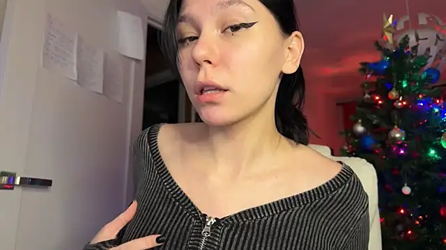 Snapshot of pinkdolly18 chatting on 12.26.24 pinkdolly18 online show from 12.26.24