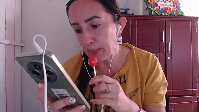 Snapshot of DeepAnal07 chatting on 10.12.25 DeepAnal07 online show from 10.12.25