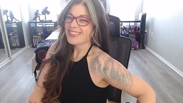 Snapshot of TheLenaAdams chatting on 12.29.24 TheLenaAdams online show from 12.29.24