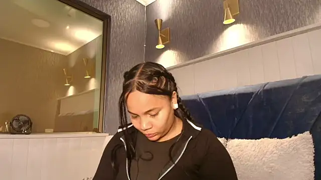 EmilyQueen3x online show from 03.10.26