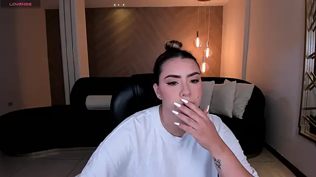 Snapshot of MartinnaBonnet chatting on 12.17.24 MartinnaBonnet online show from 12.17.24