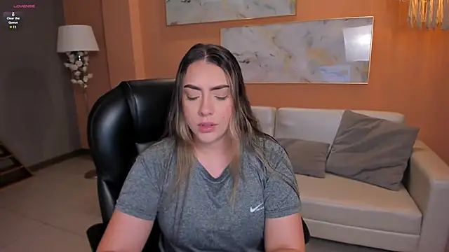 Snapshot of MartinnaBonnet chatting on 01.06.25 MartinnaBonnet online show from 01.06.25