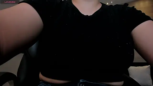 Snapshot of MartinnaBonnet chatting on 02.01.25 MartinnaBonnet online show from 02.01.25