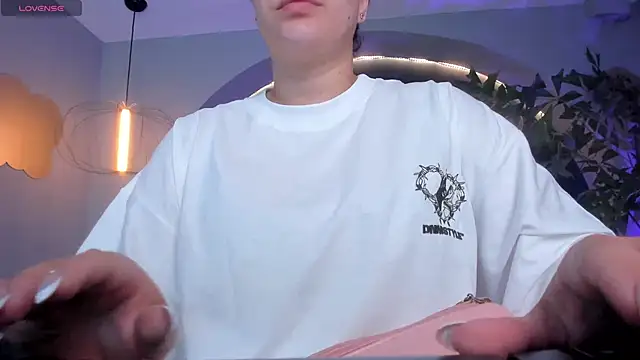 Snapshot of MartinnaBonnet chatting on 02.07.25 MartinnaBonnet online show from 02.07.25