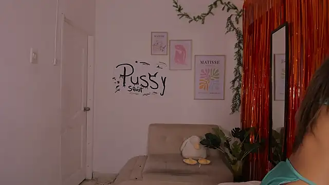 Snapshot of hornyprincess__ chatting on 10.30.25 hornyprincess online show from 10.30.25