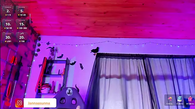 Snapshot of EmmaRusso chatting on 09.28.25 EmmaRusso online show from 09.28.25