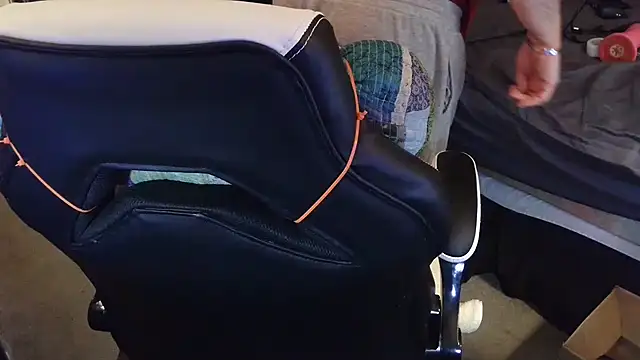 Snapshot of Drake_DVamp chatting on 02.05.25 Drake DVamp online show from 02.05.25