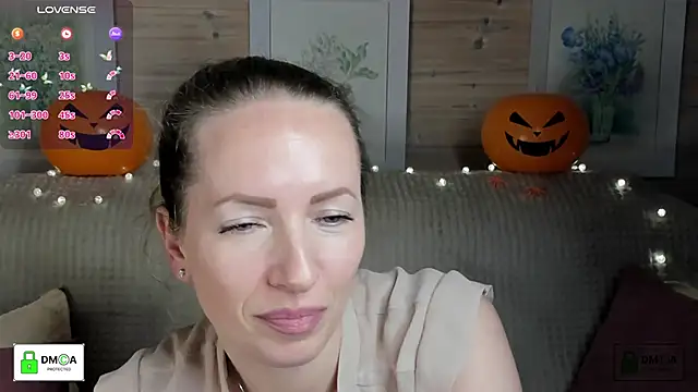 Snapshot of Queenymel chatting on 10.30.25 Queenymel online show from 10.30.25