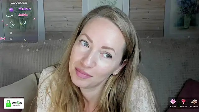 Snapshot of Queenymel chatting on 11.05.25 Queenymel online show from 11.05.25