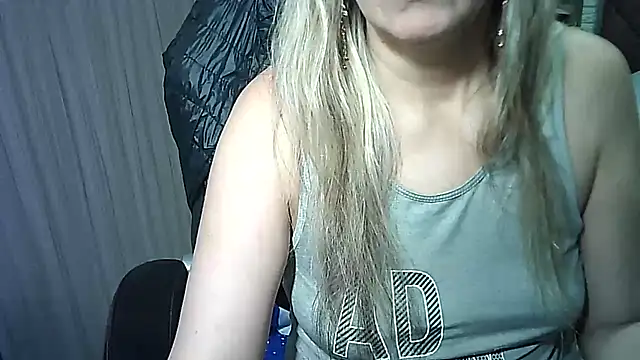 Snapshot of DianaRouse chatting on 03.16.25 DianaRouse online show from 03.16.25