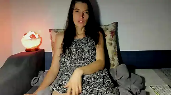 Snapshot of AliceisHome chatting on 02.06.25 AliceisHome online show from 02.06.25
