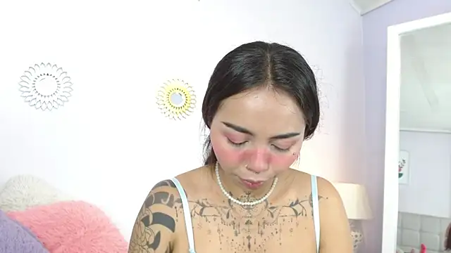 miss soffi  online show from 12.18.25