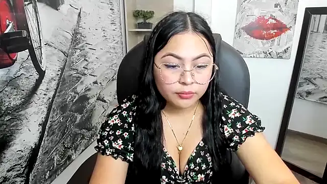 Snapshot of Hana___ chatting on 11.12.25 Hana online show from 11.12.25