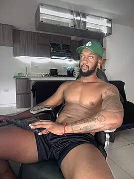 Snapshot of blackdrey18 chatting on 09.20.25 blackdrey18 online show from 09.20.25