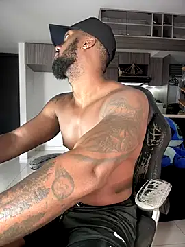 Snapshot of blackdrey18 chatting on 09.22.25 blackdrey18 online show from 09.22.25