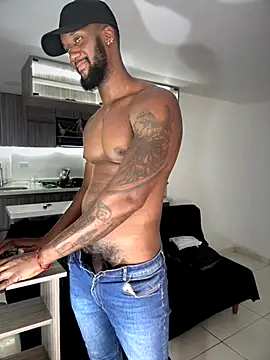 Snapshot of blackdrey18 chatting on 09.24.25 blackdrey18 online show from 09.24.25