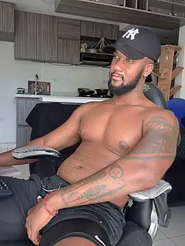 Snapshot of blackdrey18 chatting on 10.03.25 blackdrey18 online show from 10.03.25