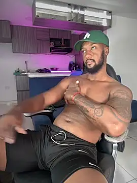 Snapshot of blackdrey18 chatting on 10.04.25 blackdrey18 online show from 10.04.25