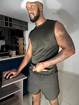 Snapshot of blackdrey18 chatting on 10.08.25 blackdrey18 online show from 10.08.25