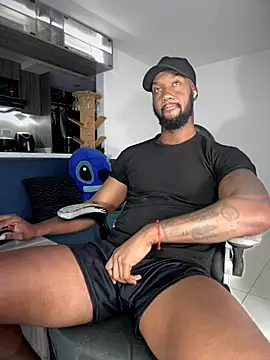 Snapshot of blackdrey18 chatting on 10.10.25 blackdrey18 online show from 10.10.25