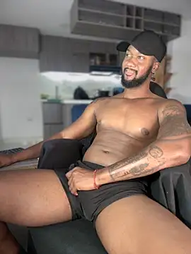 Snapshot of blackdrey18 chatting on 10.20.25 blackdrey18 online show from 10.20.25