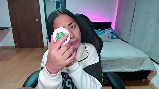 yesie hot online show from 01.31.25