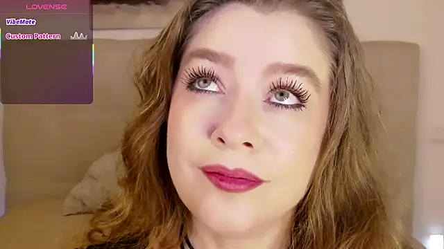 Snapshot of PetersEmily chatting on 11.15.25 PetersEmily online show from 11.15.25