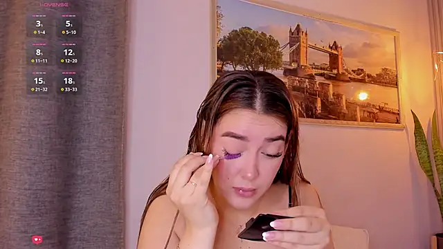 Assh lee  online show from 01.10.25