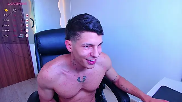 Snapshot of harrisoncuper chatting on 10.08.25 harrisoncuper online show from 10.08.25