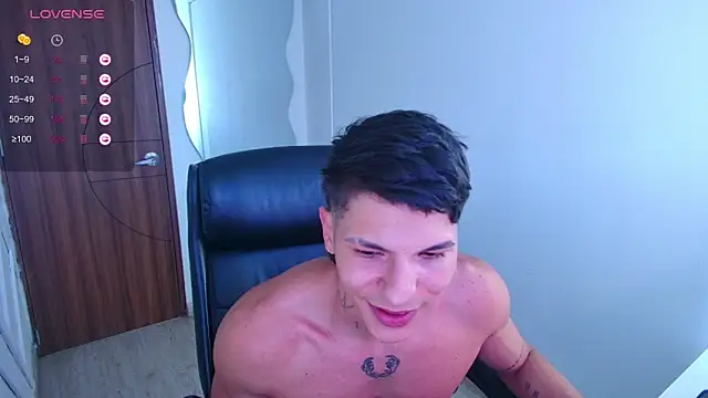 Snapshot of harrisoncuper chatting on 03.01.26 harrisoncuper online show from 03.01.26