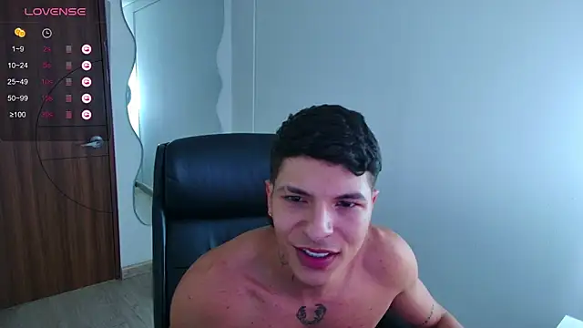 Snapshot of harrisoncuper chatting on 03.17.26 harrisoncuper online show from 03.17.26