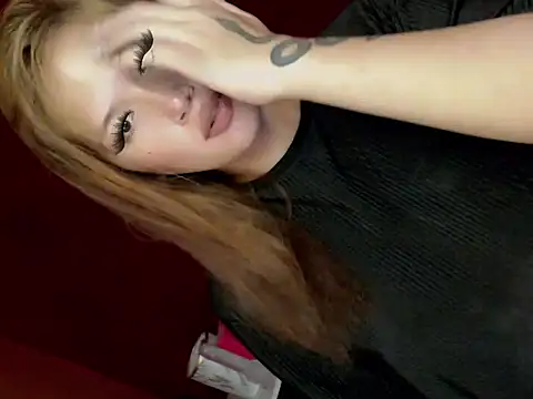 Snapshot of angelmist_thea chatting on 10.18.25 angelmist thea online show from 10.18.25