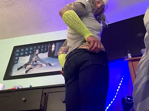 Snapshot of Kik_SickSlut88 chatting on 10.11.25 Kik SickSlut88 online show from 10.11.25