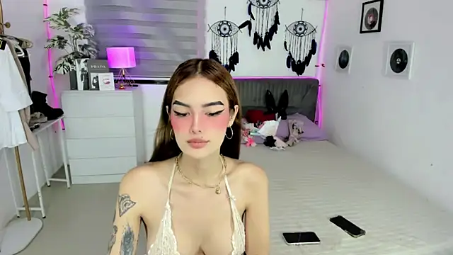 Snapshot of AlexandraMooree chatting on 06.15.26 AlexandraMooree online show from 06.15.26