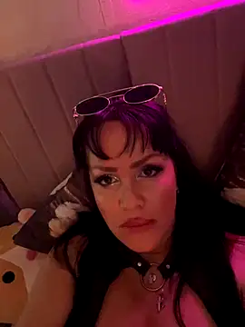 Lolaley2 online show from 11.21.25